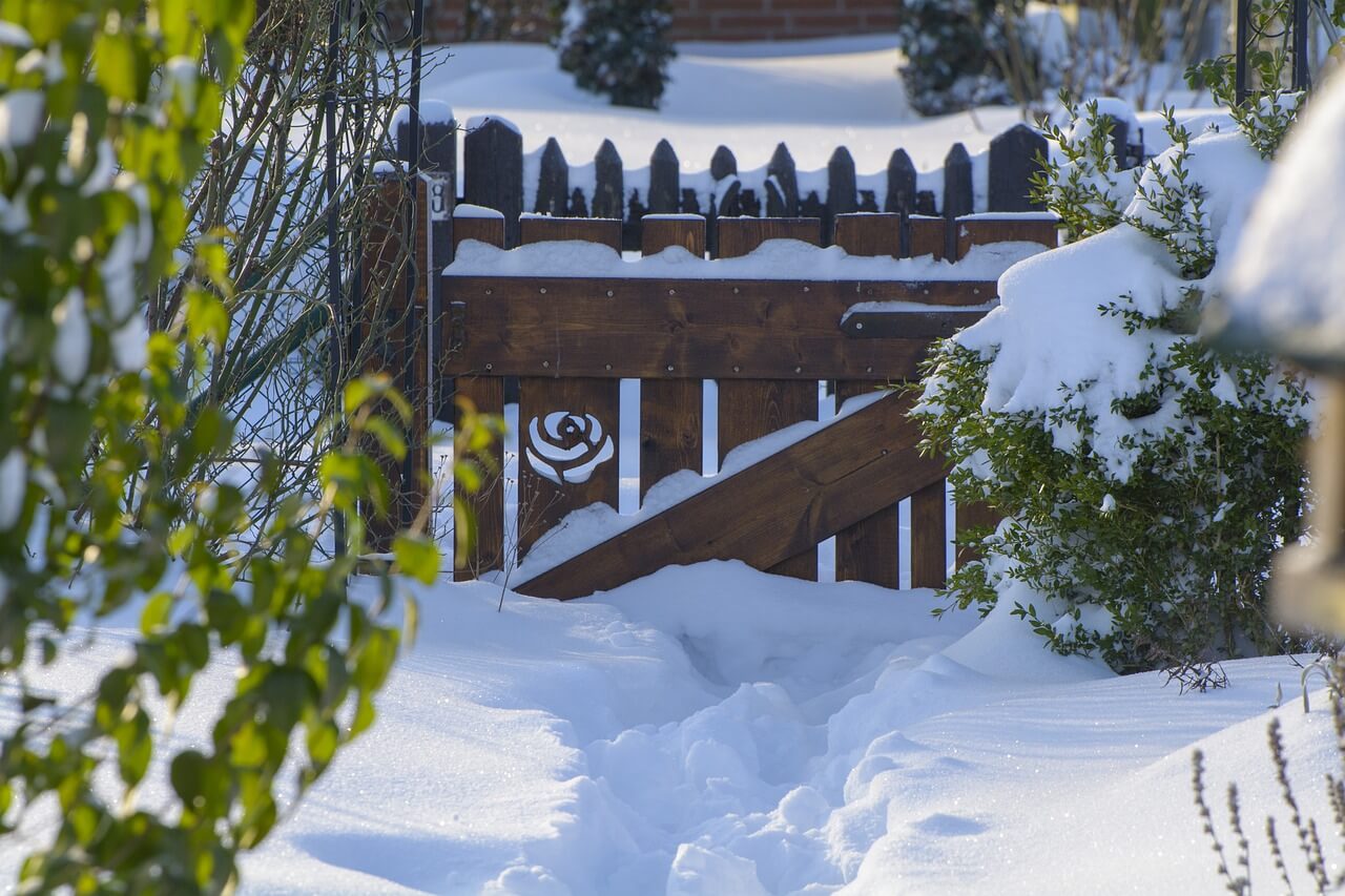 Αν χιονίσει όλα μοιάζουν υπέροχα στη φύση. ακόμα και στον κήπο ή τη βεράντα.